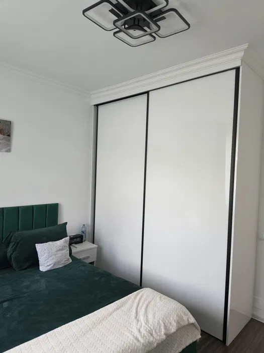 Apartament cu 3 camere, 71 mp, balcon, zona Teilor