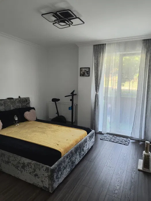Apartament cu 3 camere, 71 mp, balcon, zona Teilor