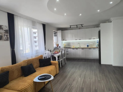 Apartament cu 3 camere, 71 mp, balcon, zona Teilor