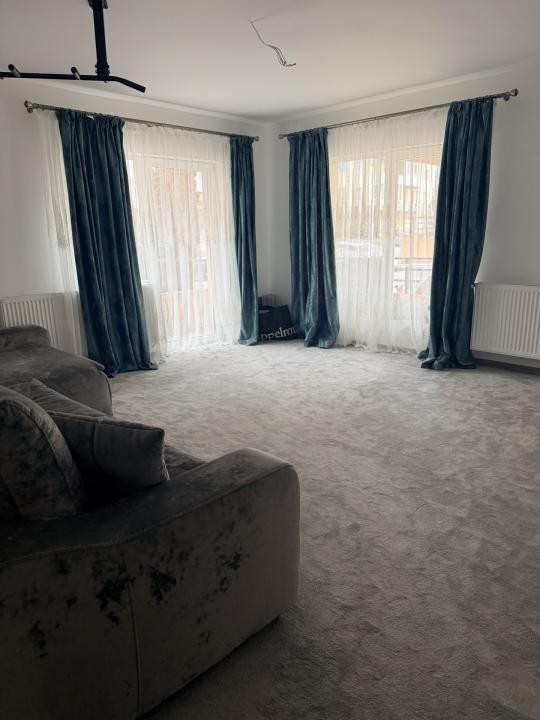 Apartament cu 3 camere,etaj 1 