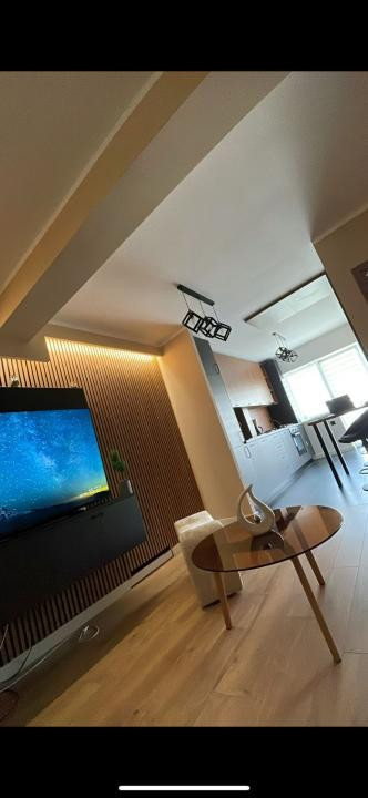 Apartament cu 2 camere, 50 mp, balcon, zona Terra