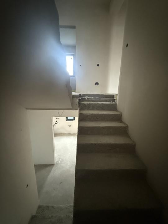 Duplex cu garaj 5 camere - 123,57 mp utili -  Floresti!