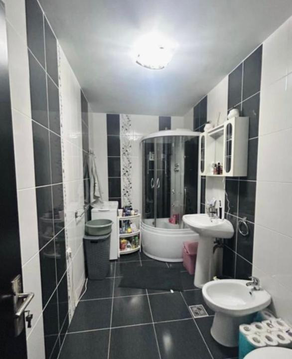 Apartament mobilat,utilat, cu 1 camera,etaj intermediar,zona Florilor