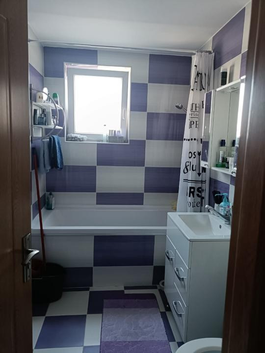 Apartament cu  2camere,etaj intermediar,zona Eroilor