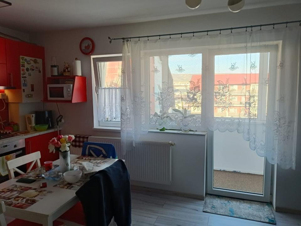 Apartament cu  2camere,etaj intermediar,zona Eroilor