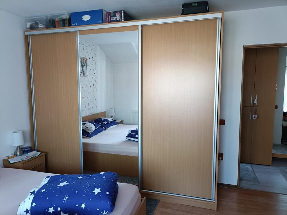 Apartament cu  2camere,etaj intermediar,zona Eroilor