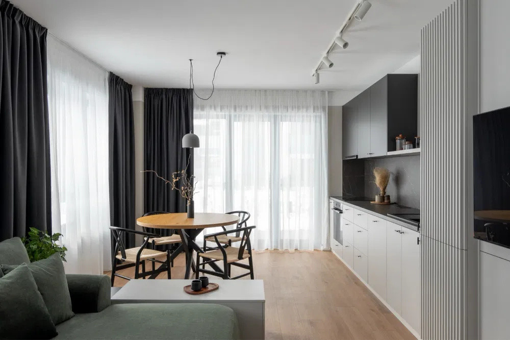 Apartament 2 camere LUX cu curte/terasa 75 mp si parcare