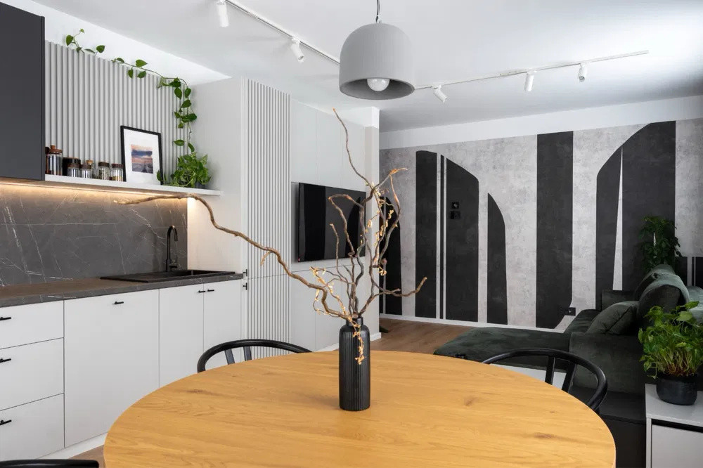 Apartament 2 camere LUX cu curte/terasa 75 mp si parcare