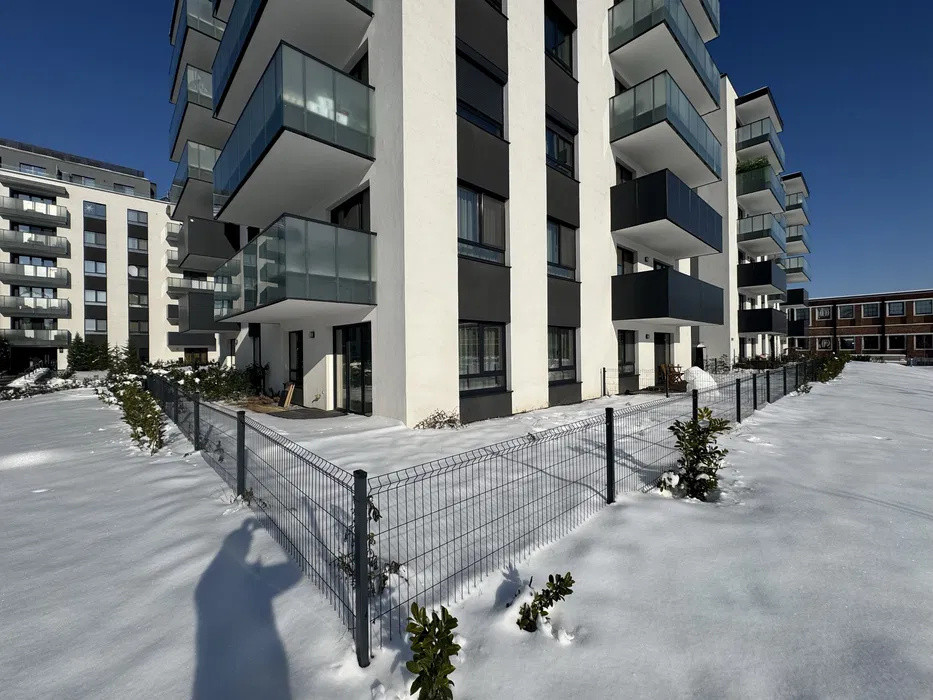 Apartament 2 camere LUX cu curte/terasa 75 mp si parcare