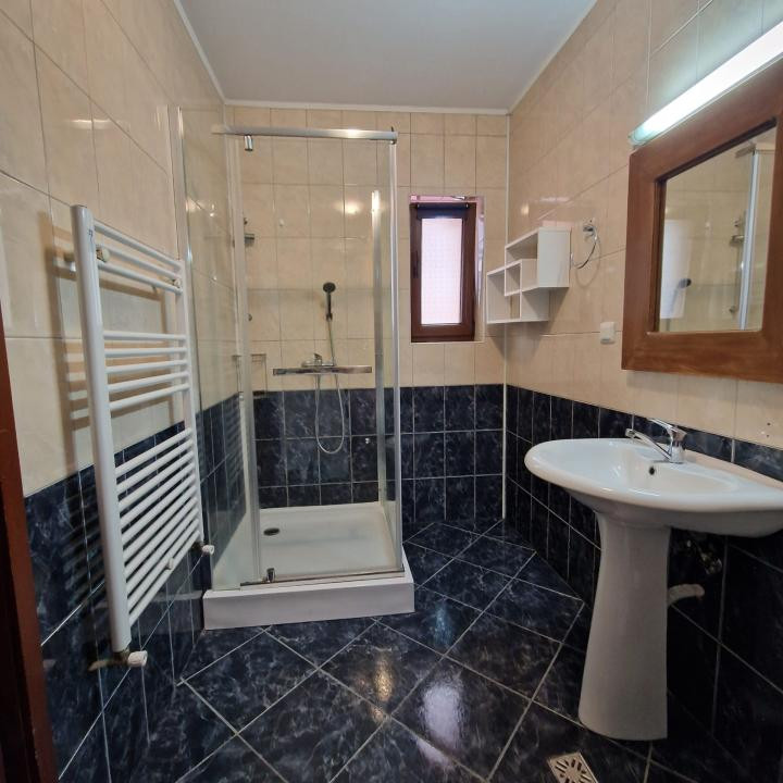 Apartament cu 2 camere, 46 mp, parcare, zona Stejarului