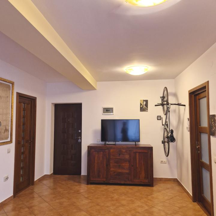 Apartament cu 2 camere, 46 mp, balcon, zona Stejarului
