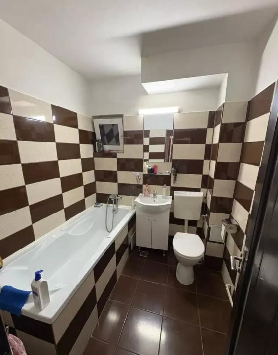 Apartament 3 camere, decomandat, 62 mp, etaj intemediar, zona strazii Bucuresti