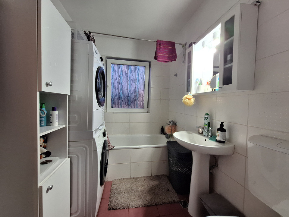 Apartament decomandat, 58 mp, parcare, strada Eroilor