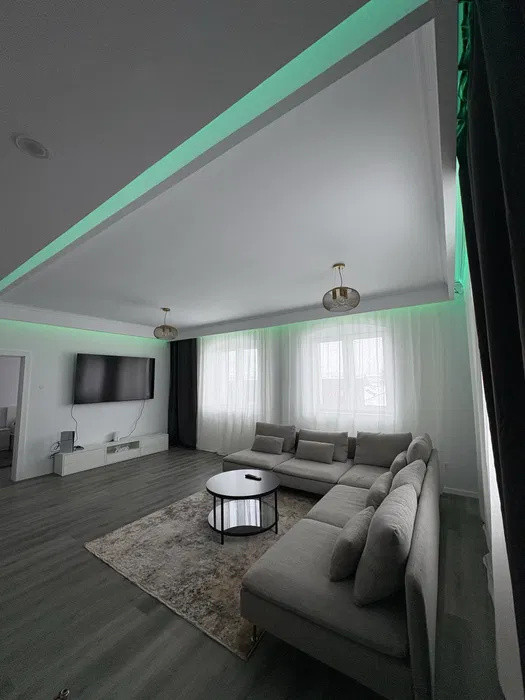 Apartament ultrafinisat, 3 camere, 90 mp, parcare, 2 boxe, zona Primăriei