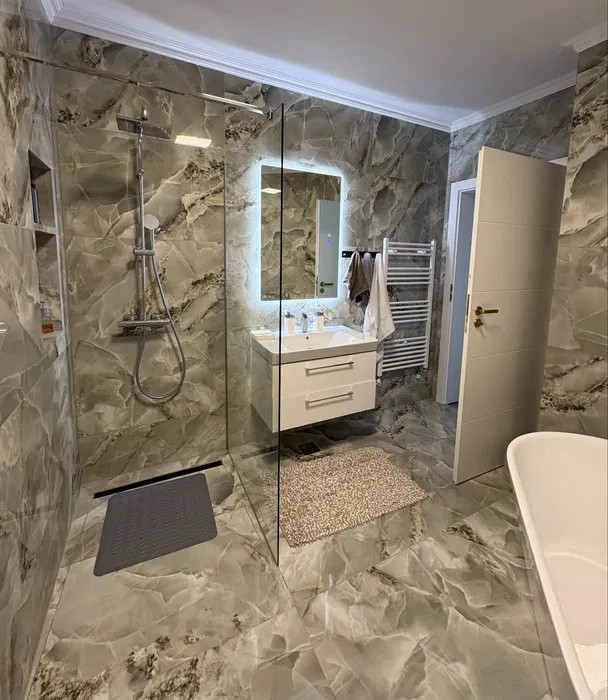 Apartament ultrafinisat, 3 camere, 90 mp, parcare, 2 boxe, zona Primăriei