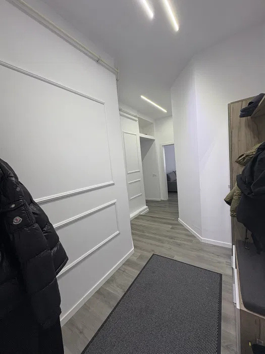 Apartament ultrafinisat, 3 camere, 90 mp, parcare, 2 boxe, zona Primăriei