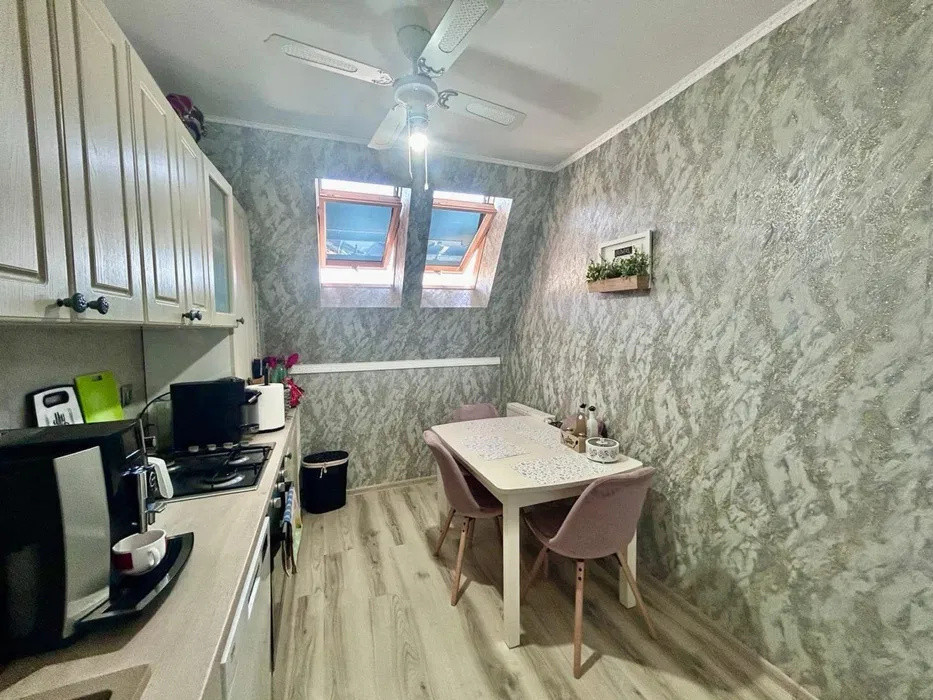 Apartament cu 3 camere, decomandat, parcare, zona Cetatii