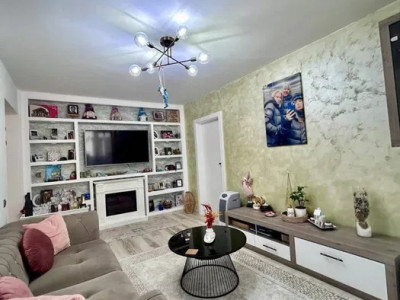 Apartament cu 3 camere, decomandat, parcare, zona Cetatii