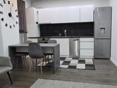 Se închiriază apartament cu 3 camere, 58 mp, mobilat complet. Baciu- zona Petrom
