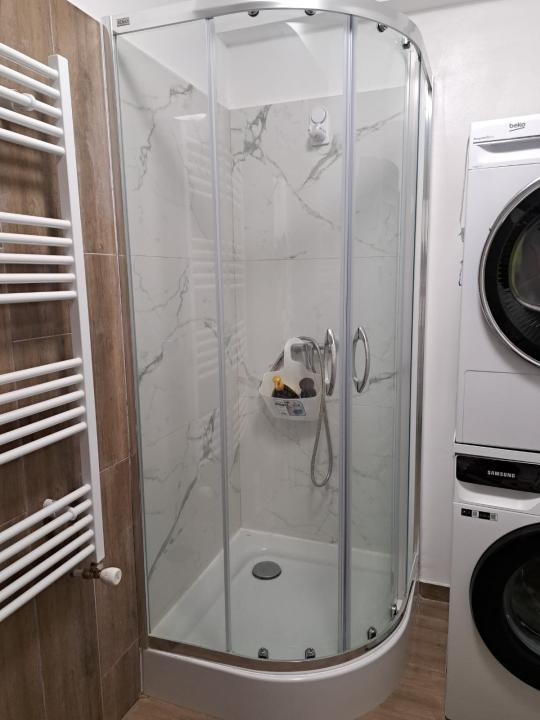 Apartament 3 camere,2 bai, bloc cu lift