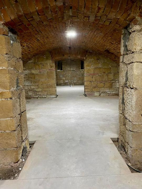 Spatiu Comercial, 258 MP, zona Podul Traian