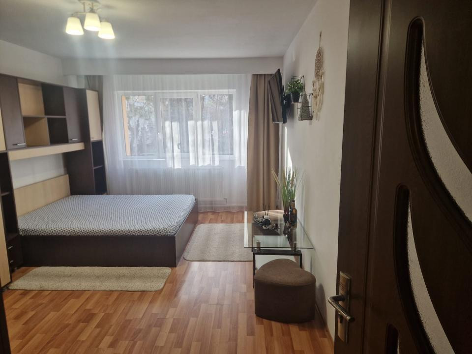 Apartament cu 2 camere decomandate,zona Iulius Mall