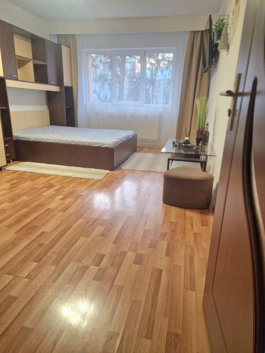 Apartament cu 2 camere decomandate,zona Iulius Mall