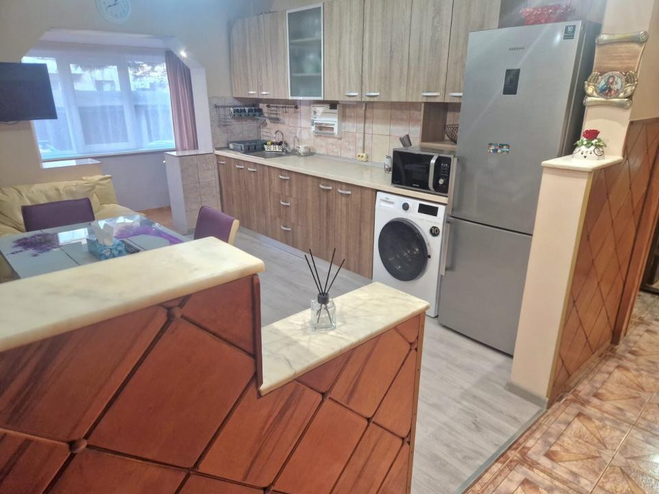 Apartament cu 2 camere decomandate,zona Iulius Mall