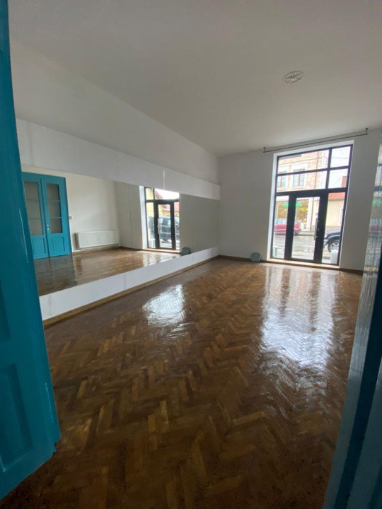 Spatiu Comercial, 258 MP, zona Podul Traian, ideal pentru clinica