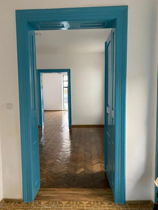 Spatiu Comercial, 258 MP, zona Podul Traian, ideal pentru clinica