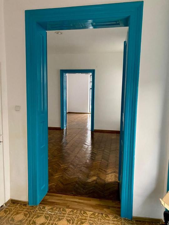 Spatiu Comercial, 258 MP, zona Podul Traian, ideal pentru clinica