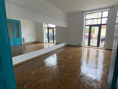 Spatiu Comercial, 400 MP, zona Podul Traian, ideal pentru clinica