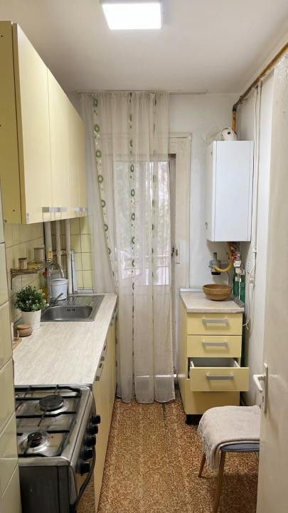 Apartament cu 2 camere, 42 mp, decomandat, etaj intemediar, zona Clabucet