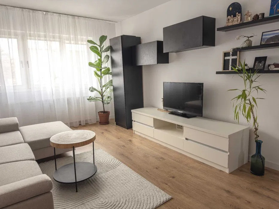 Apartament 2 camere decomandat, renovat , mobilat și utilat Între Lacuri
