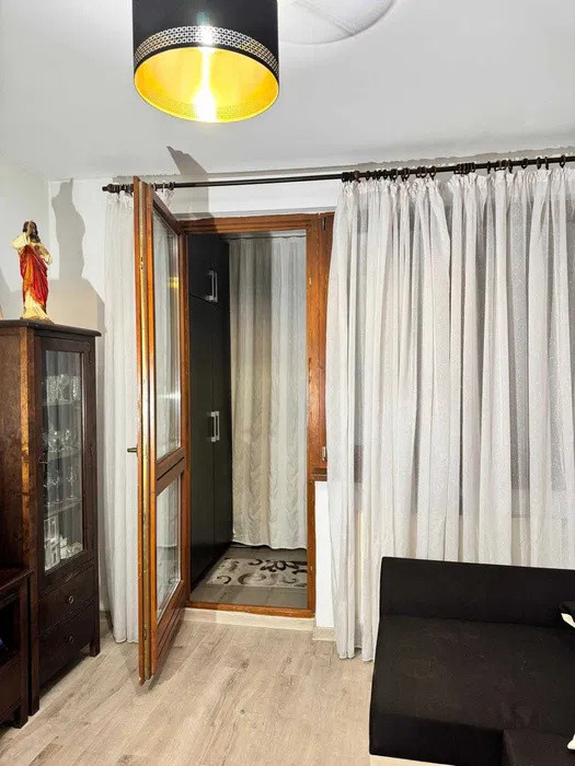 Apartament cu o camera, decomandat, balcon, zona ANL