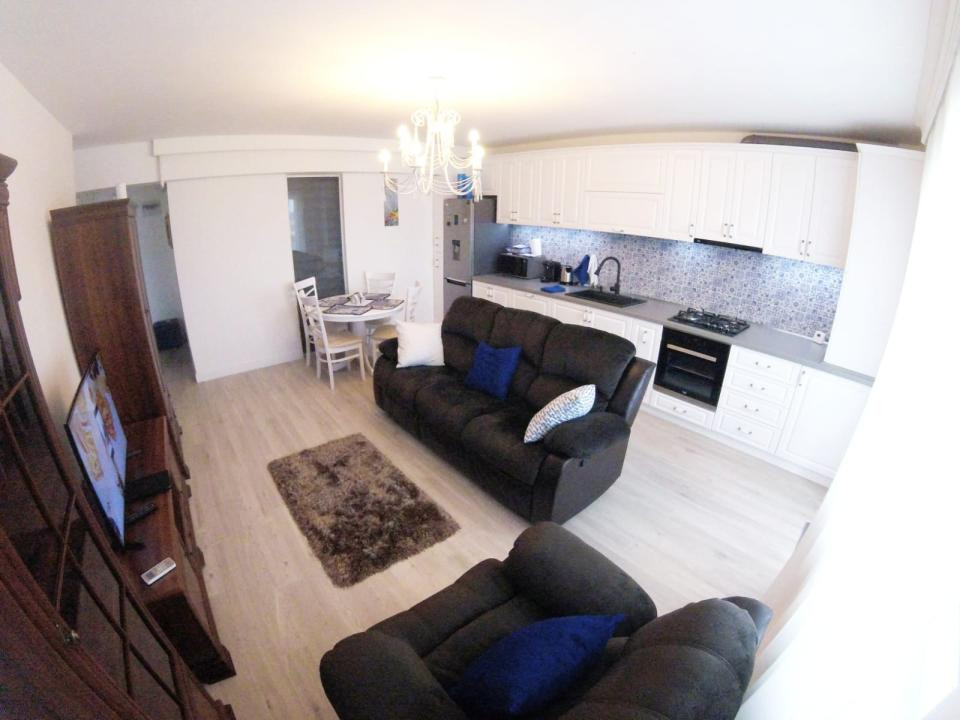 Apartament cu 3 camere, 70mp+terasa 16mp, parcare, Intre Lacuri