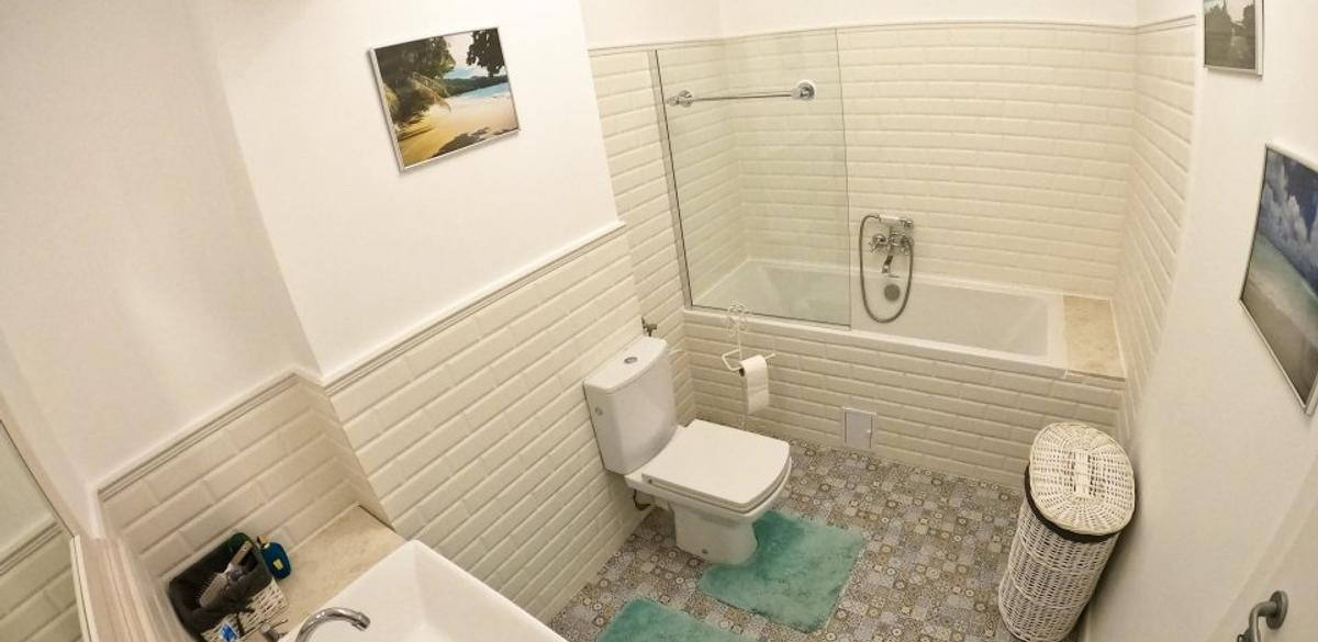 Apartament cu 3 camere, 70mp+terasa 16mp, parcare, Intre Lacuri