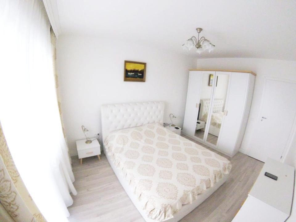 Apartament cu 3 camere, 70mp+terasa 16mp, parcare, Intre Lacuri