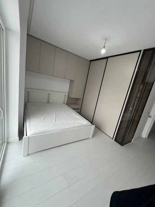 Apartament cu 2 camere, decomandat, 2 balcoane, zona Terra