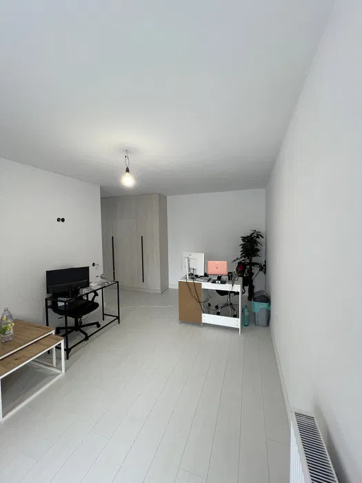 Apartament cu 2 camere, decomandat, 2 balcoane, zona Terra