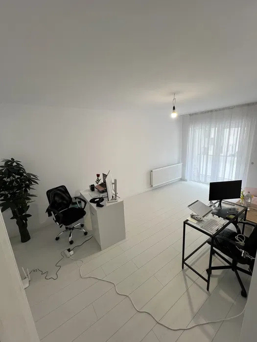 Apartament cu 2 camere, decomandat, 2 balcoane, zona Terra