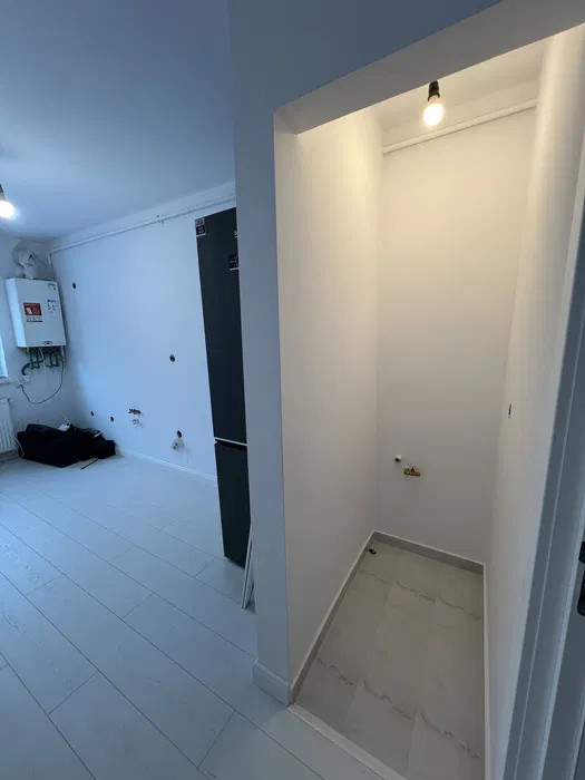 Apartament cu 2 camere, decomandat, 2 balcoane, zona Terra
