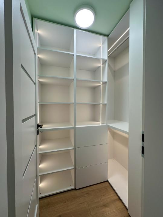 Apartament ultrafinisat 3 camere, Eroilor, Florești!