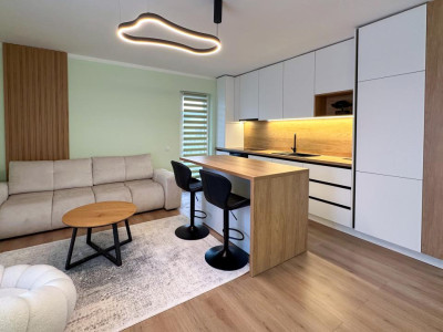 Apartament ultrafinisat 3 camere, Eroilor, Florești!