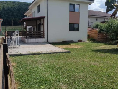 Casa individuală de 5 camere, 160 mp, teren 600 mp, zona Gilau