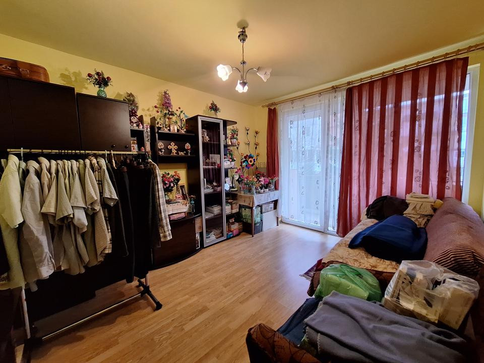 Apartament cu o camera decomandat, balcon, zona Eroilor