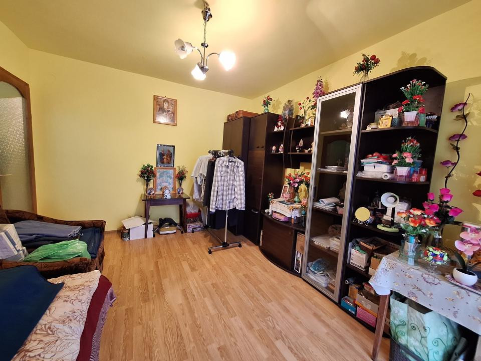 Apartament cu o camera decomandat, balcon, zona Eroilor