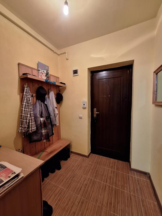 Apartament cu o camera decomandat, balcon, zona Eroilor
