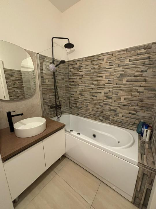 Apartament DECOMANDAT, 3 camere, Eroilor in Blocurile albe, parcare inclusa