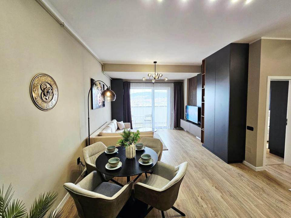 Apartament ultrafinisat cu 2 camere,etaj intermediar, zona eroilor